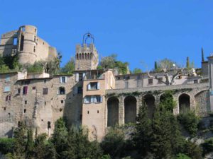 Montbrun-les-Bains.