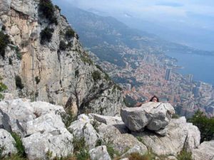 Скалолазный маньяк в La Turbie над Монако. Free solo.